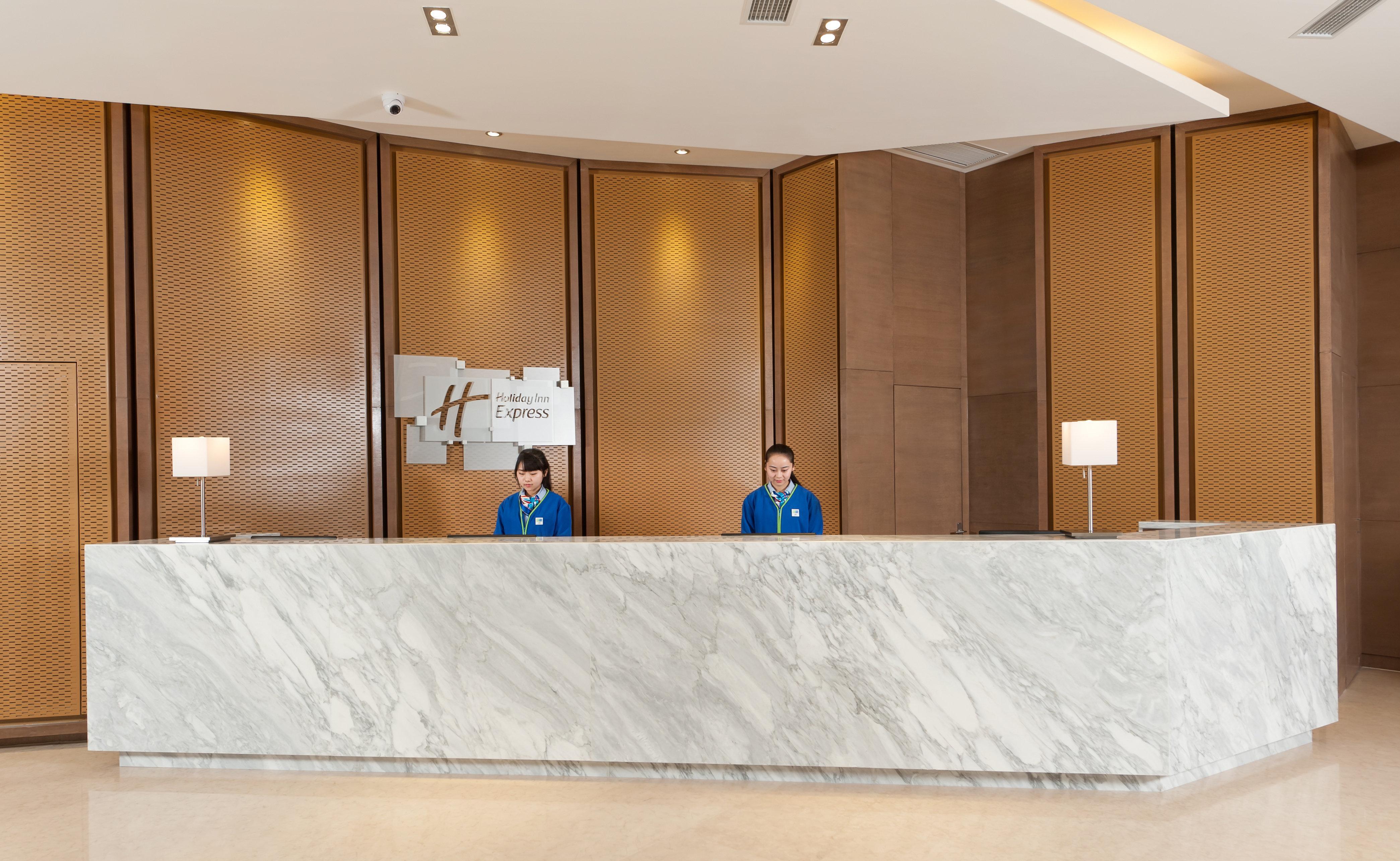 Holiday Inn Express Chengdu West Gate By Ihg Exterior photo